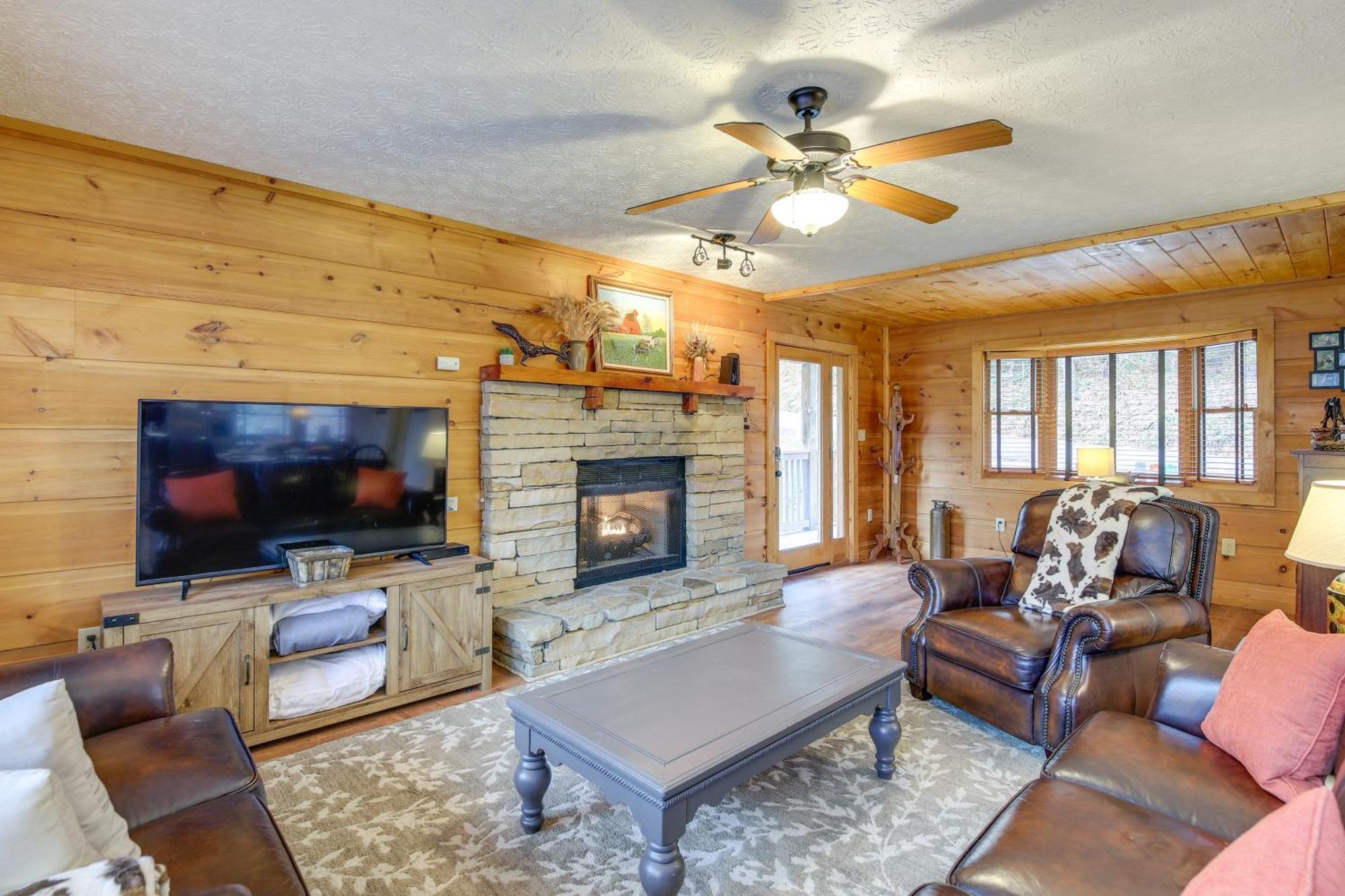 Villa Pet-Friendly Gatlinburg Retreat With Hot Tub! Esterno foto