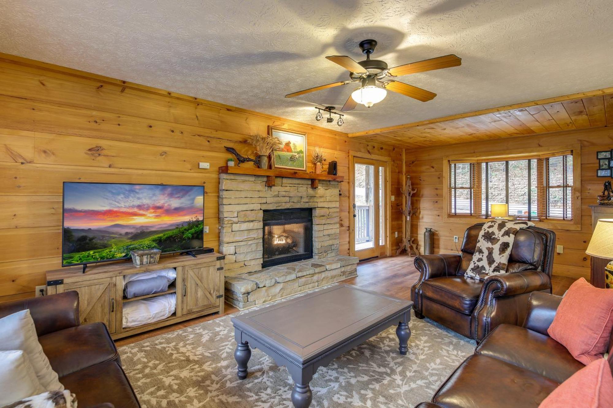 Villa Pet-Friendly Gatlinburg Retreat With Hot Tub! Esterno foto